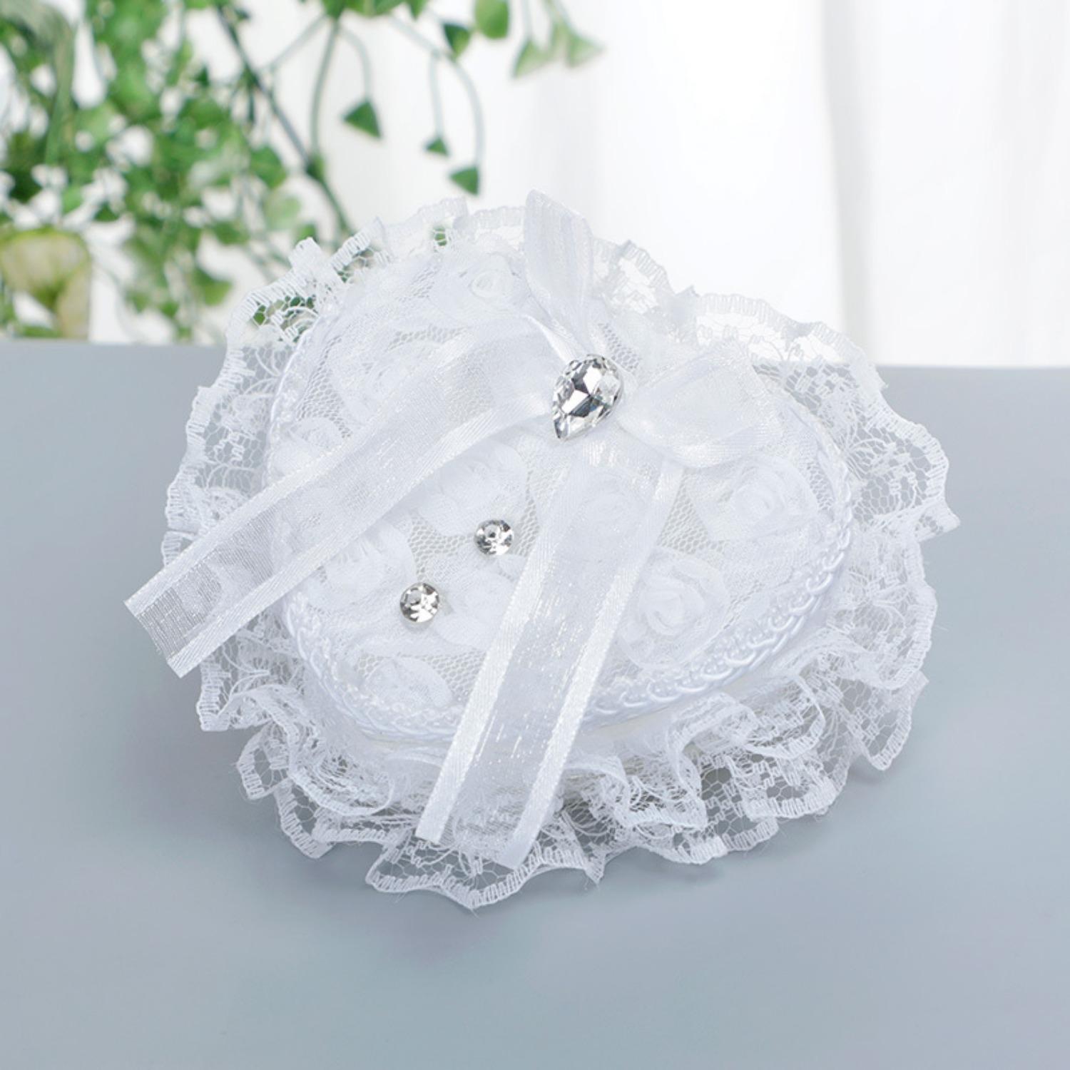 

Подушка для обручальных колец Коробка в форме сердца, белый романтический кружевной держатель для жемчужных колец с лентой для свадебной церемонии Style 2