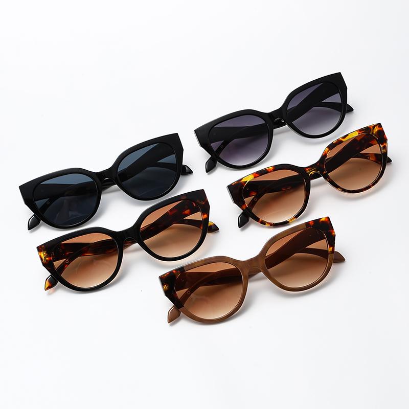 Retro Cat Eye Women Sunglasses Fashion Brand Gradient Lens Unisex Sun Glasses Punk Stylish Snake Decoration UV400 Eyewear