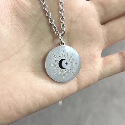 TV-Serie The Eclipse Cosplay Mond Stern Runder Anhänger Titan Stahl Halskette Liebhaber Schmuck Zubehör