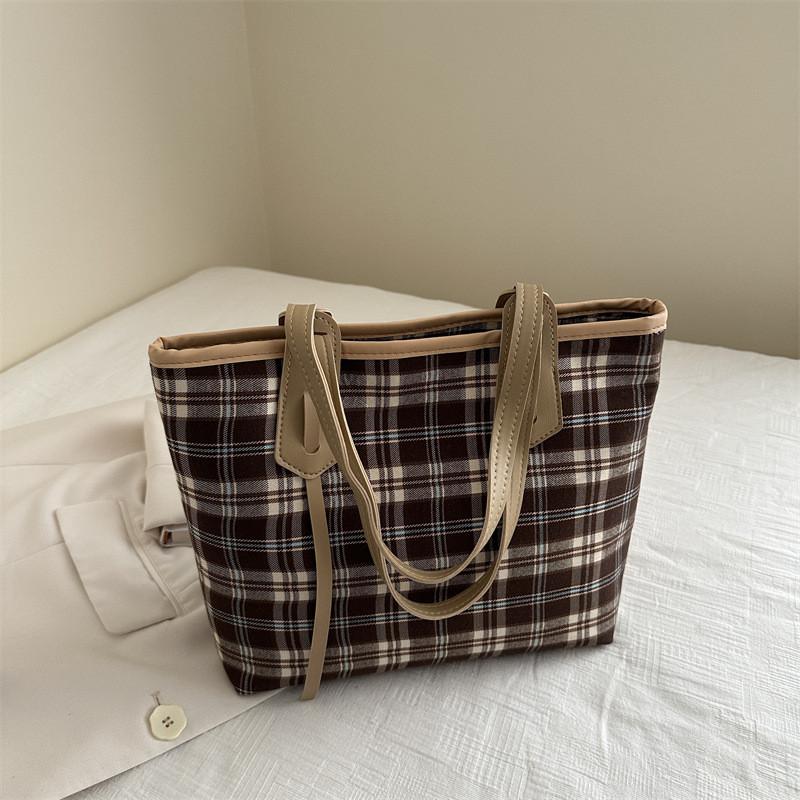Large Capacity Stylish Women's Tote Bag Chic Plaid Design For Autumn Commute