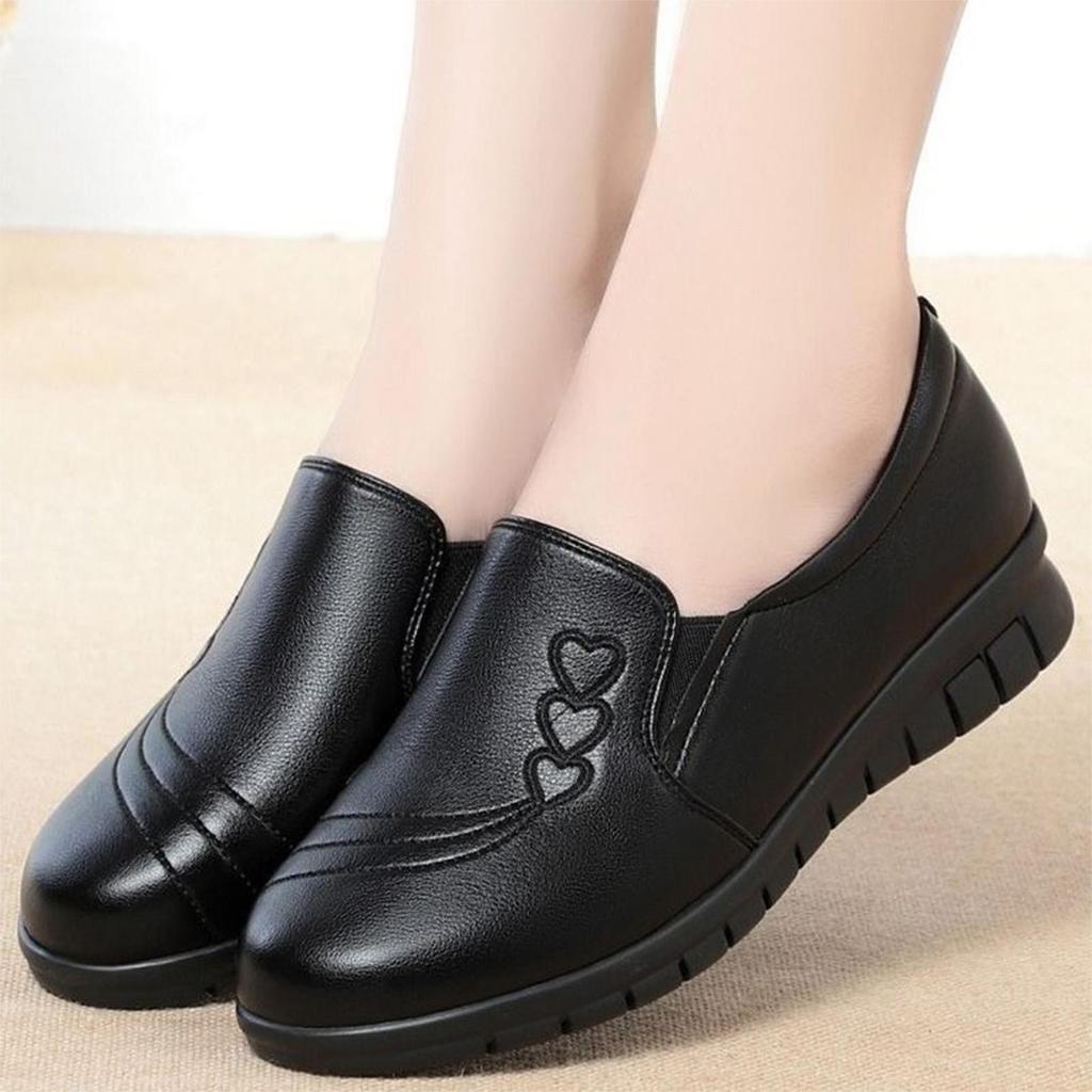 Ladies Casual Leather Shoes Simple Solid Soft Leather Loving Heart Printed Lightweight Flat Comfortable Large Size Single Shoes