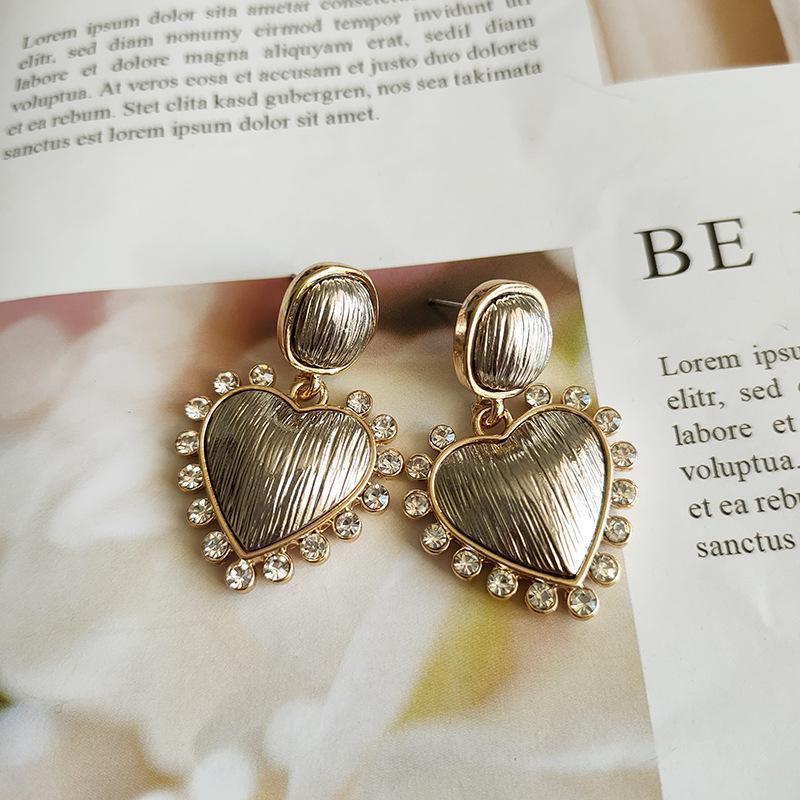 Korean Retro Heart Earrings with Inlaid Diamonds, Peach Heart Design, Silver Needle.