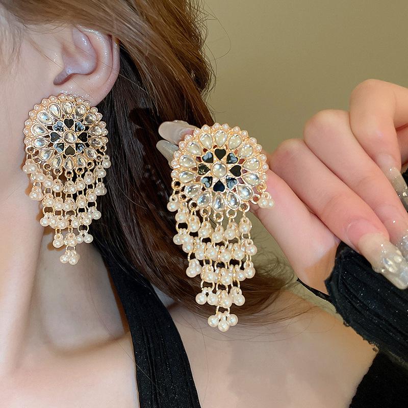 Ethnic Geometric Water Drop Tassel Earrings: Retro Design with Niche Temperament and High-Class Feel in National Style