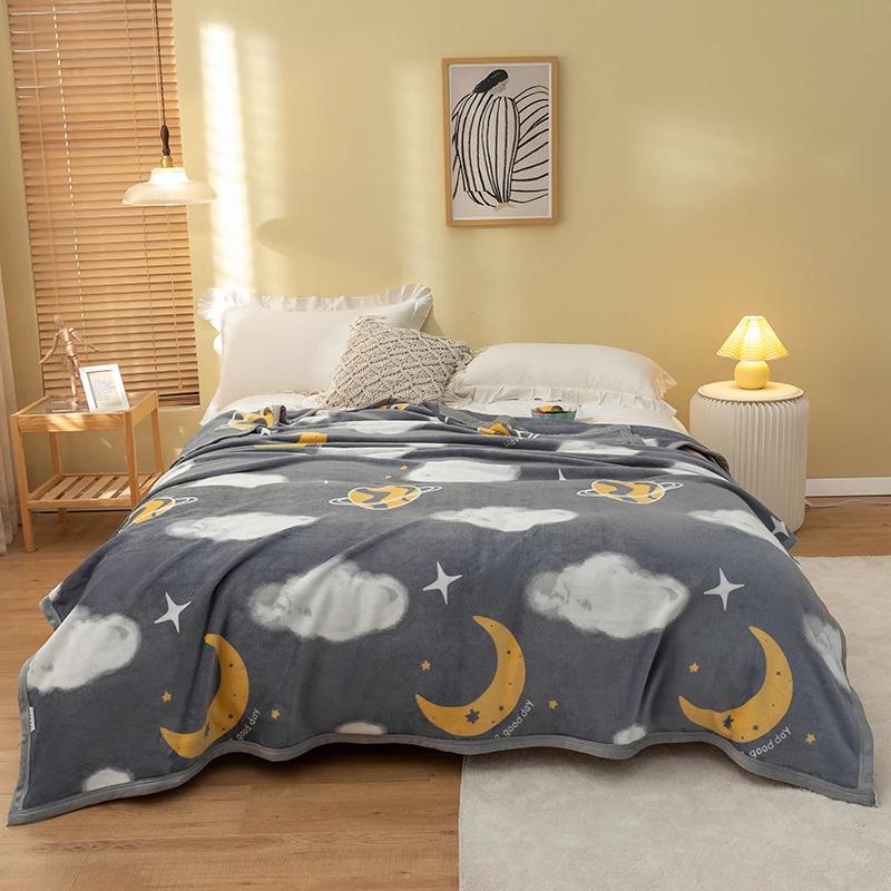 White Floral Throw Blanket Luxury Warm Fuzzy Soft Cozy Flannel Blanket for Home Sofa Couch Chair Decorative Bedroom Bed Blankets