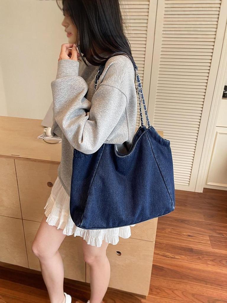 Kolekcja Wiosna 2025: Duża Dżinsowa Torba Tote z Wszechstronnym Paskiem na Ramię z Łańcuszkiem dla Kobiet