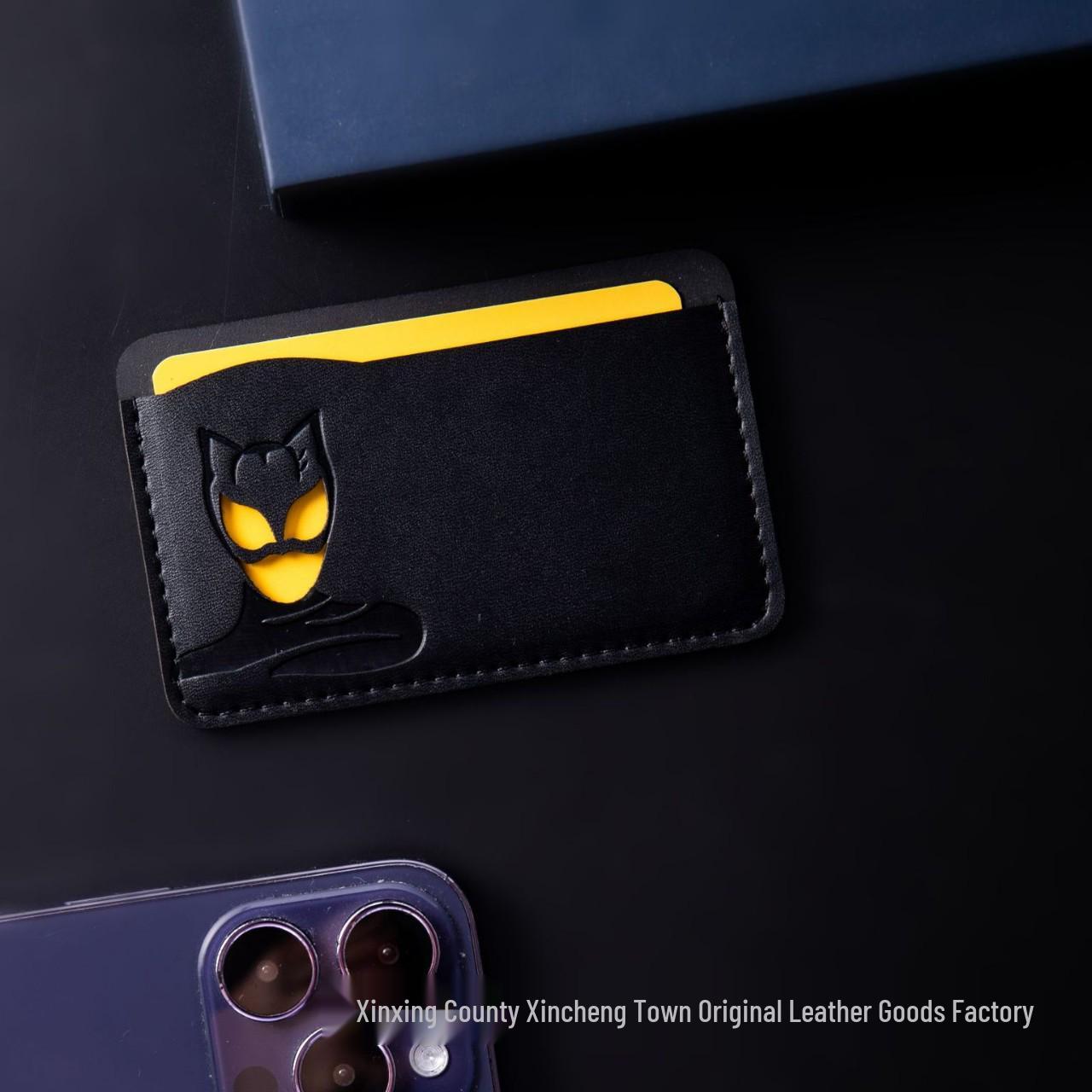 

Класичний тонкий гаманець Catwoman з відділеннями для карток 10x7 cm чорний