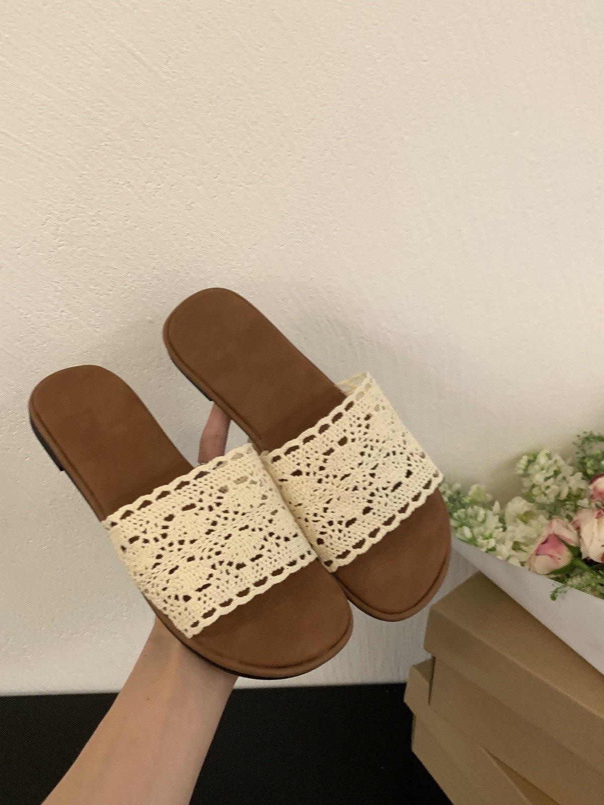

Holiday wind beach shoes one word cool slippers women s wear 2025 new summer flat Roman sandals 35
