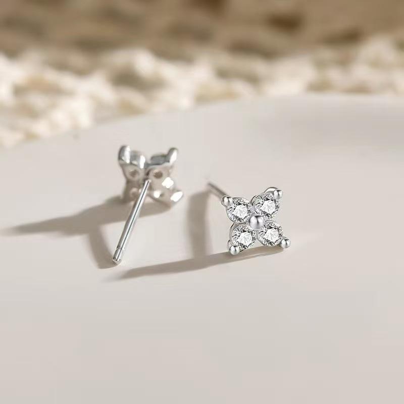 Zircon Four-Leaf Flower Jewelry Set: Necklace, Earrings, Bracelet & Ring - Trendy Style Clavicle Chain