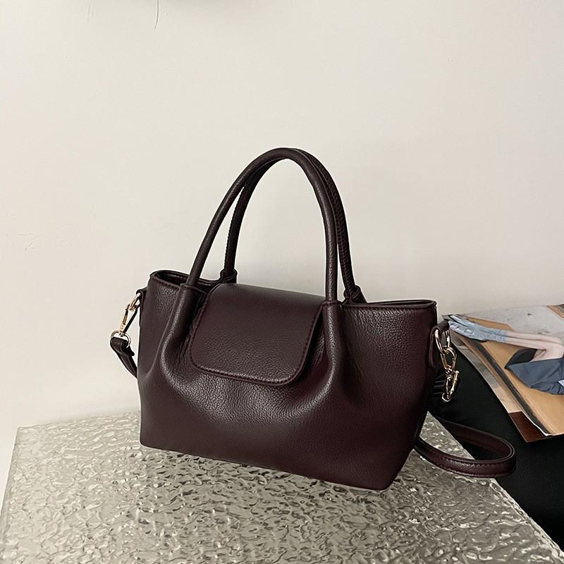 Large Capacity Vintage Casual Shoulder Bag With Texture Simple Fashionable Tote Daily Use