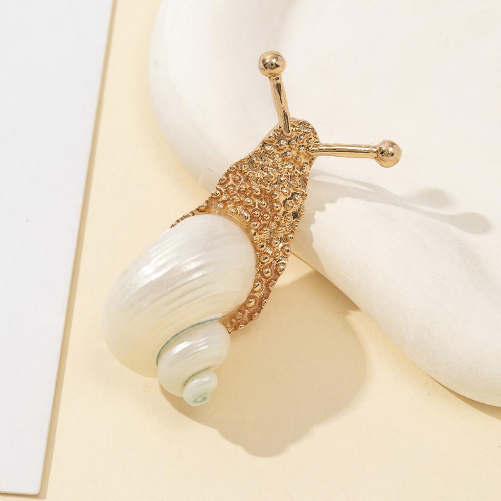 Shell Snail Brooch Pendant With Gold Plating For Vintage Jewelry Enthusiasts