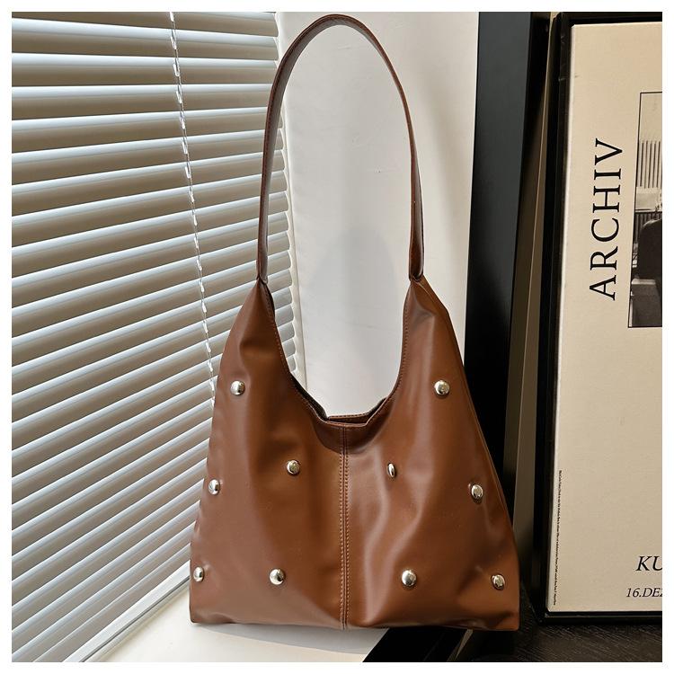 

Дизайн с заклепками модный повседневный личность лето новая мода простой кроссбоди подмышечная плечевая сумка женщины