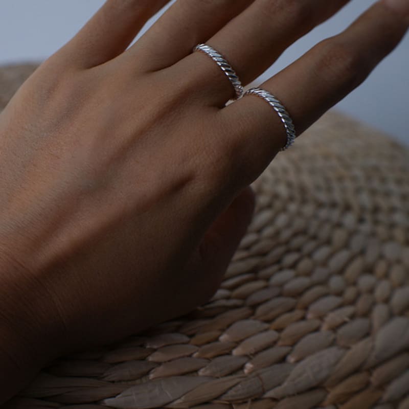 MERITY Oblique Ring