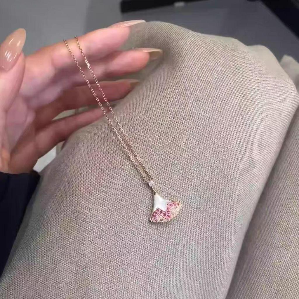 Gradient Pink Diamond & Mother-of-Pearl Fan Necklace: A Chic Qixi Gift for Her