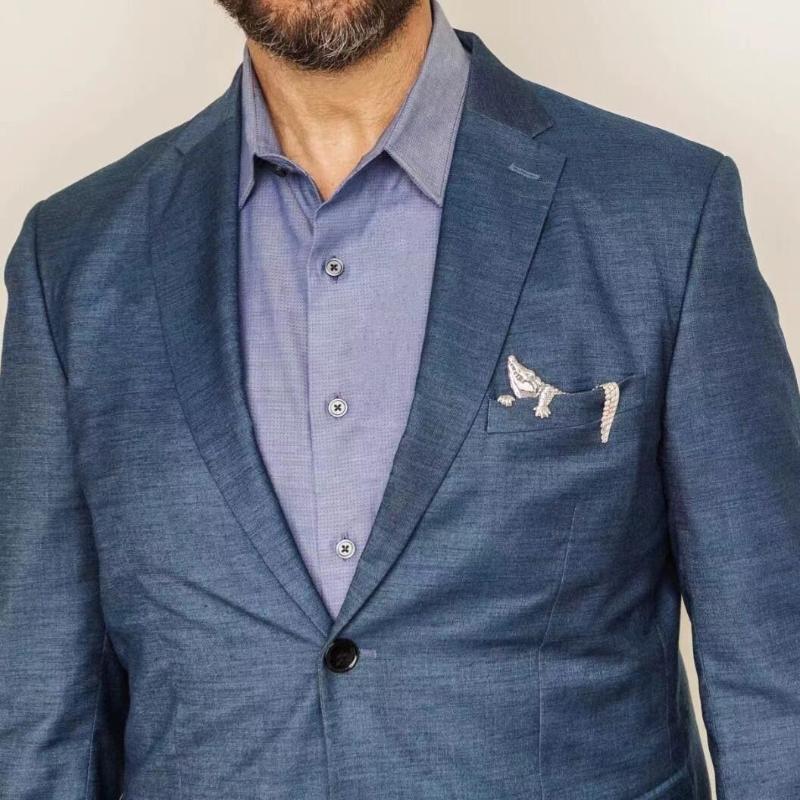 Durable Zinc Alloy Vintage Crocodile Tiger Shaped Engraved Men's Suit Lapel Pin Classic Formal Accessory Pins For Men Suits