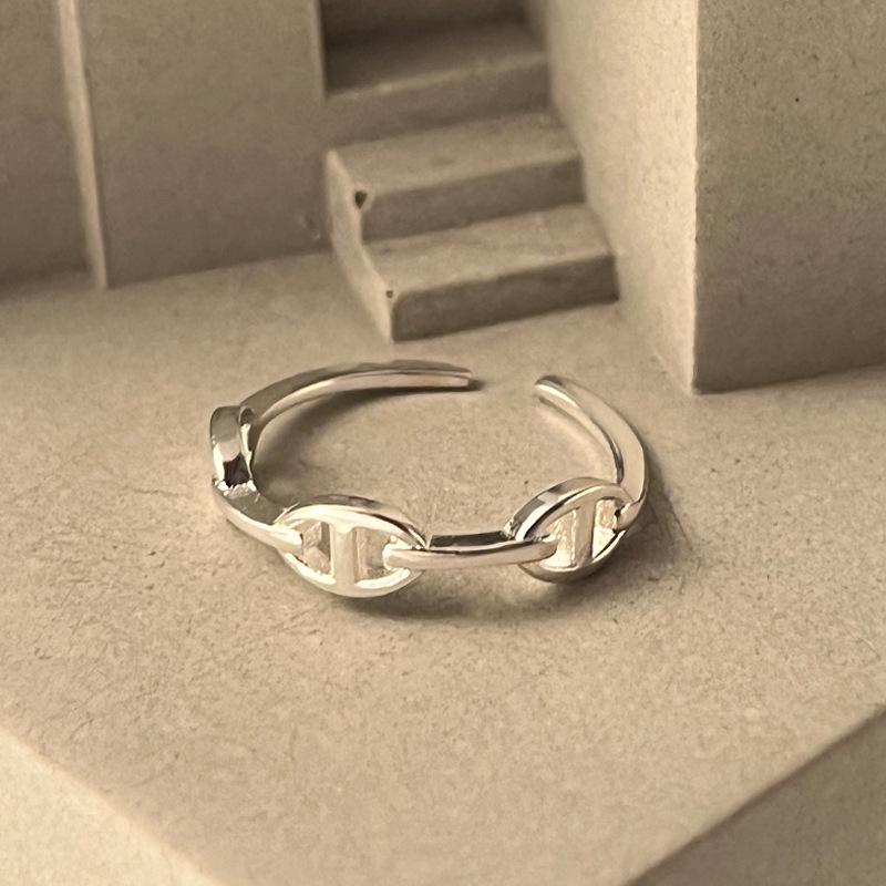 Trendy Pig Nose Open Ring for Girls: Versatile, High-End Pinky or Index Finger Accessory