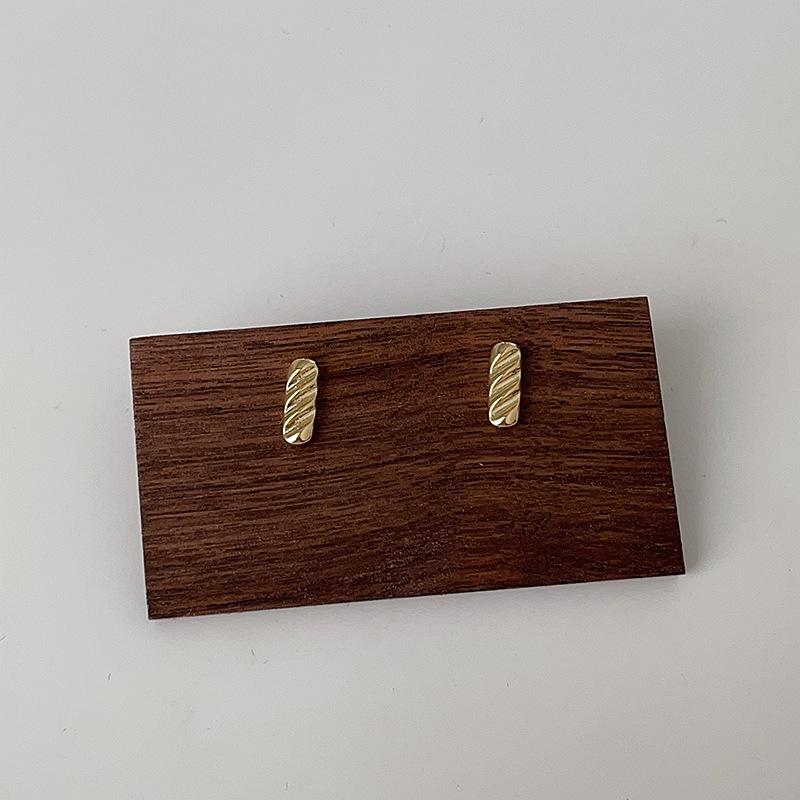 Mini Salty Croissant Earrings: Sweet, Cute, and Versatile Minimalist Design for Women
