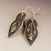 Vintage Silberfarbene Blumenblatt-Hängeohrringe Metall-Schnitzerei-Ohrringe für Damen