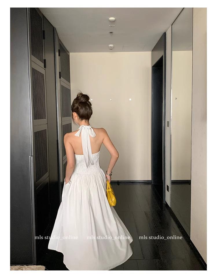 Vynikající bílé halterové šaty s výstřihem do V a mašlí v pase, dlouhé letní šaty (Vydání 2025)