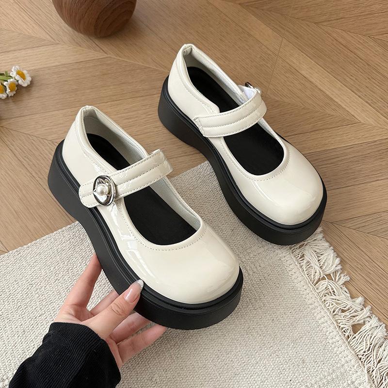 Black muffin platform small leather shoes women's 2025 summer new retro French heightening skirt Mary Jane single shoes
