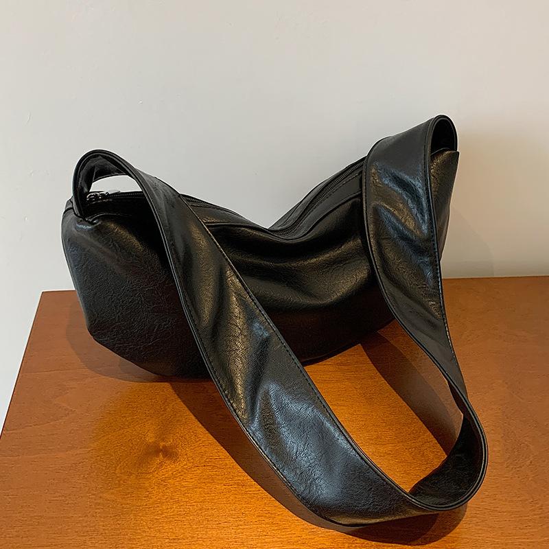 

Французская нишевая плиссированная сумка для женщин Осень-Зима Новая высококлассная женская сумка через плечо Ретро Универсальная широкополосная сумка кроссбоди