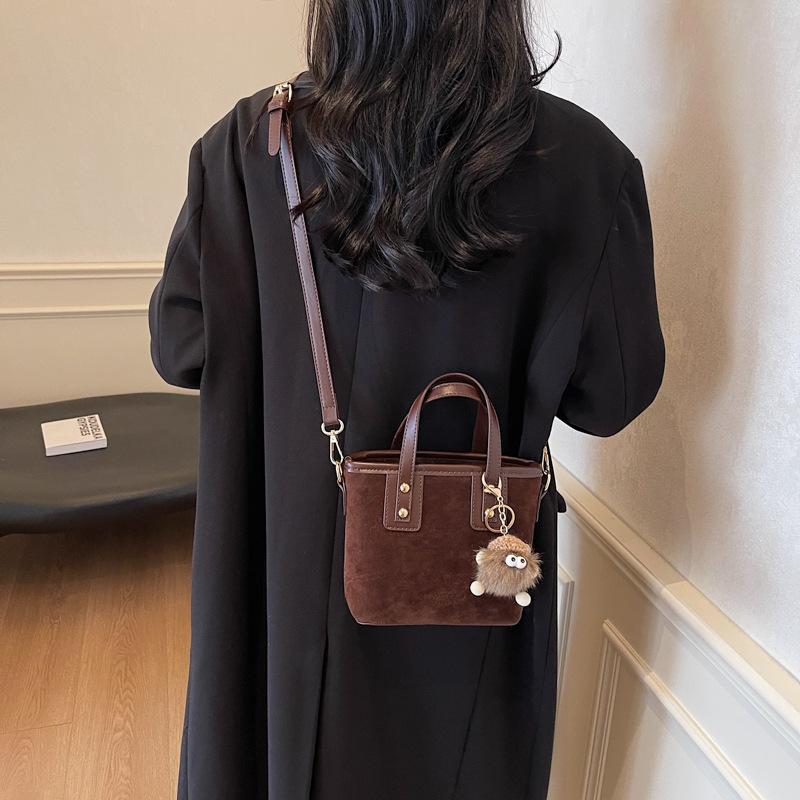 2025 New Bag Women's Bag Trendy Fashion Small Square Bag Popular Plush Pendant Shoulder Messenger Bag Premium Feeling Bag