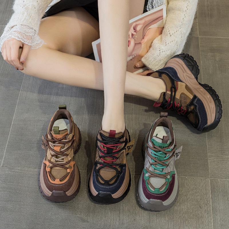 2 Frühjahr Neu Innere Höhenerhöhung und Farbpolitur Retro Sport und Freizeit Vielseitige Damenschuhe Kleine Plateau-Schuhe Damen