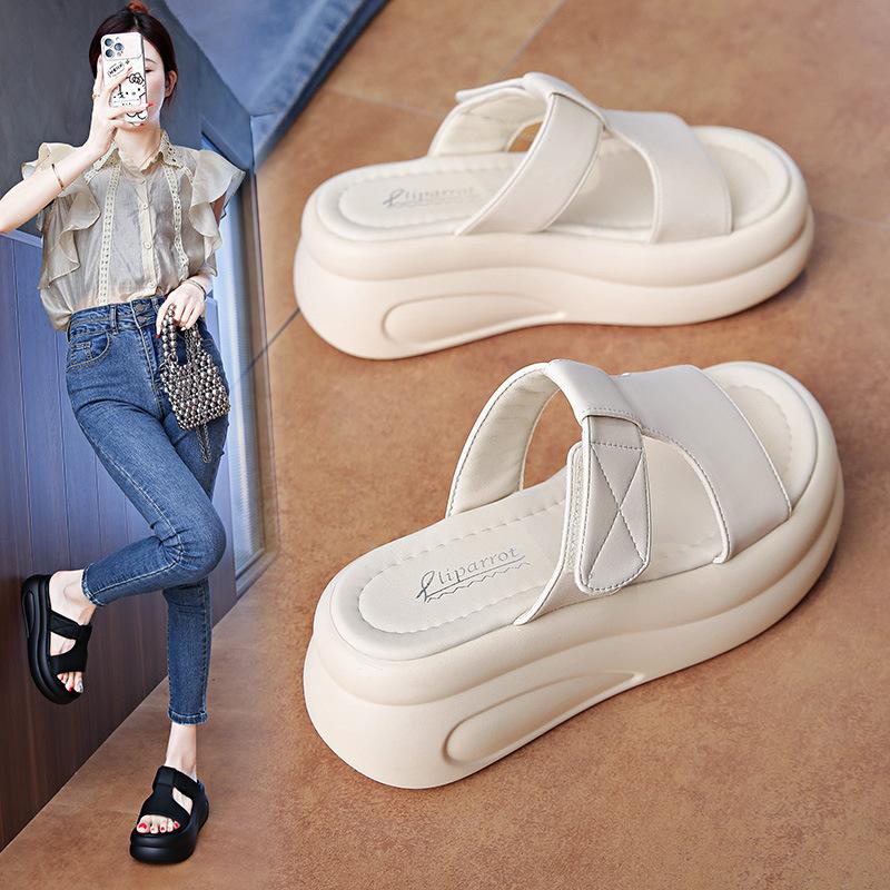 Muffin thick-soled cool slippers women's summer wear 2025 new heightened high-heeled sandals women's casual seaside beach shoes