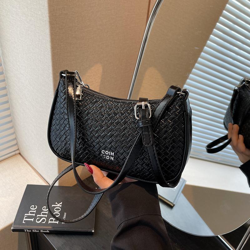 

Simple casual portable dumpling bag women s new spring and summer fashion versatile shoulder bag commuter messenger bag чорний