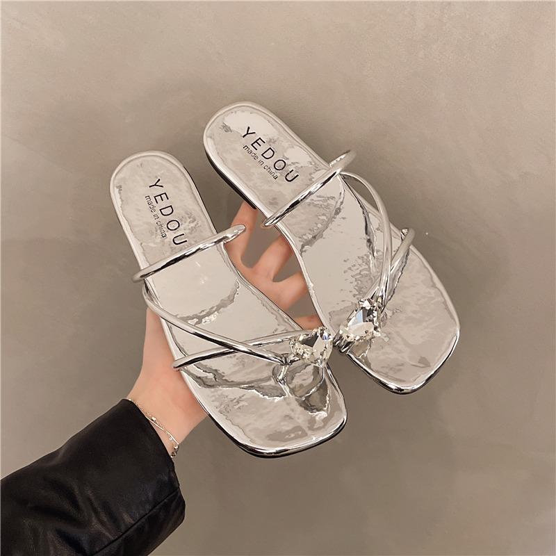 Fashion 2025 Summer Pinch Toe Women's Slippers Fashion Outdoor Crystal Beach New Narrow Band Light Soft Bottom Best Seller Flat Slippers