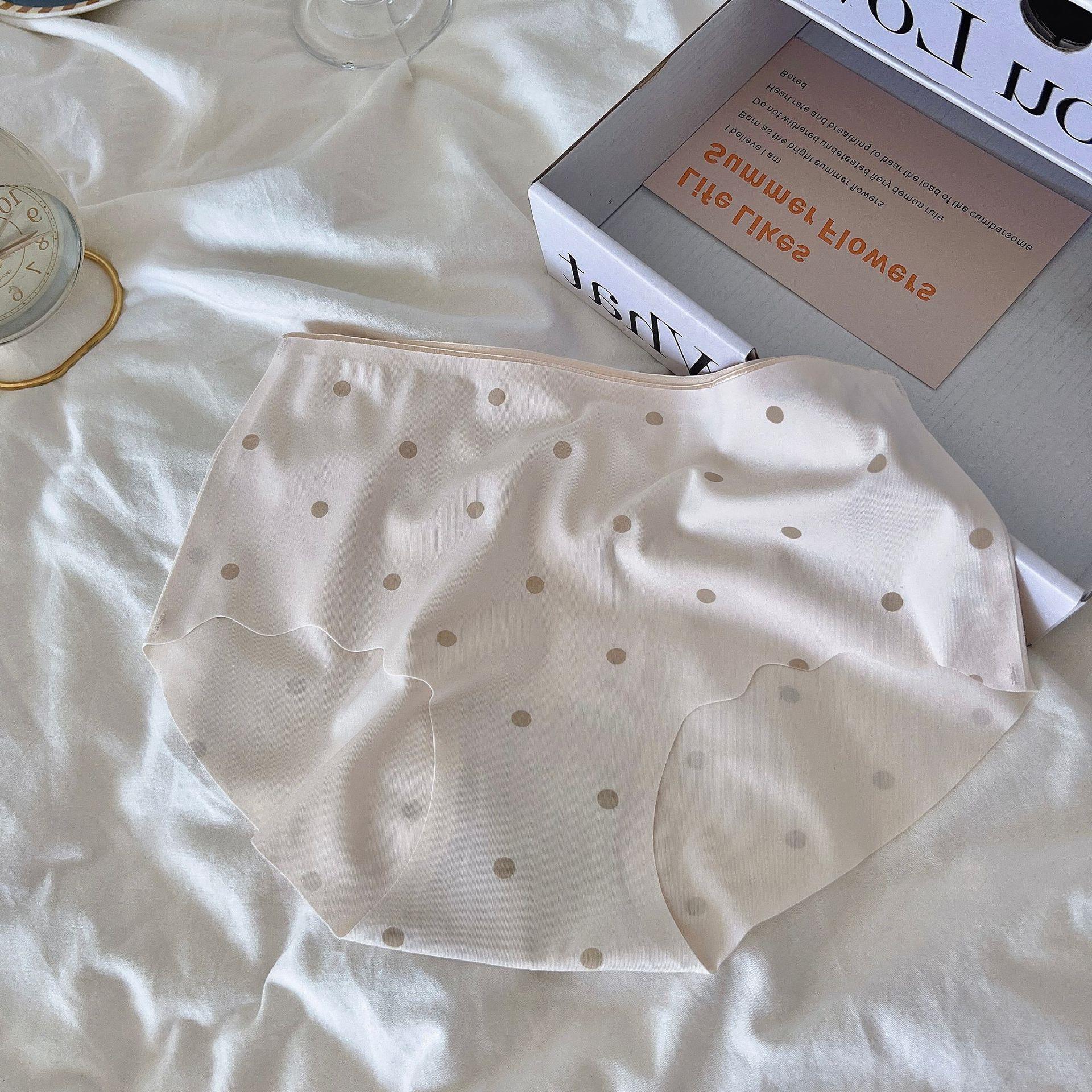 

Сверхтонкое бесшовное хлопковое нижнее белье со вкусом молочного чая и средней посадкой M [88-121 lbs]