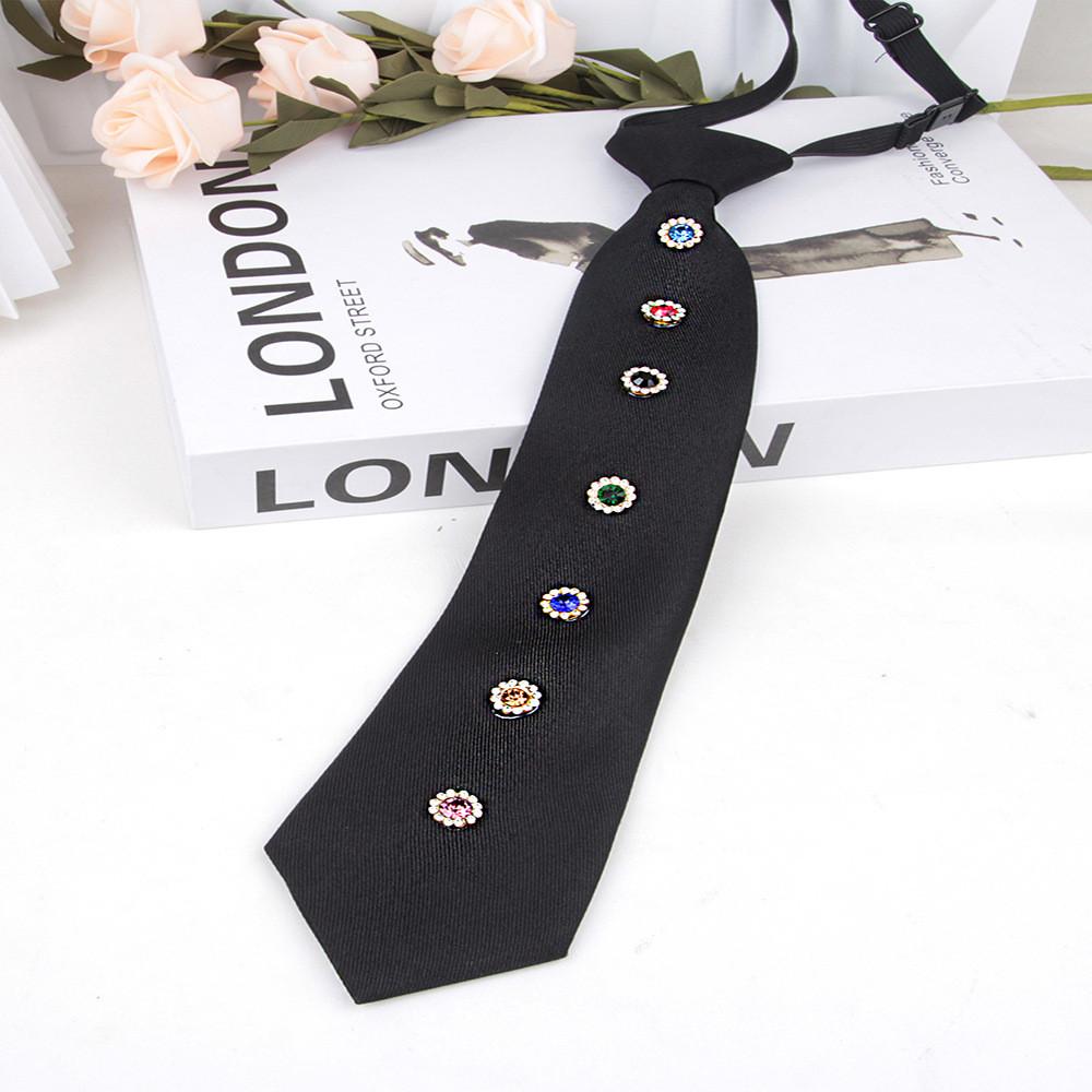 No Ip Polyester Flower Brooch Pin With Rhinestone Embellishments For Party And Daily Wear