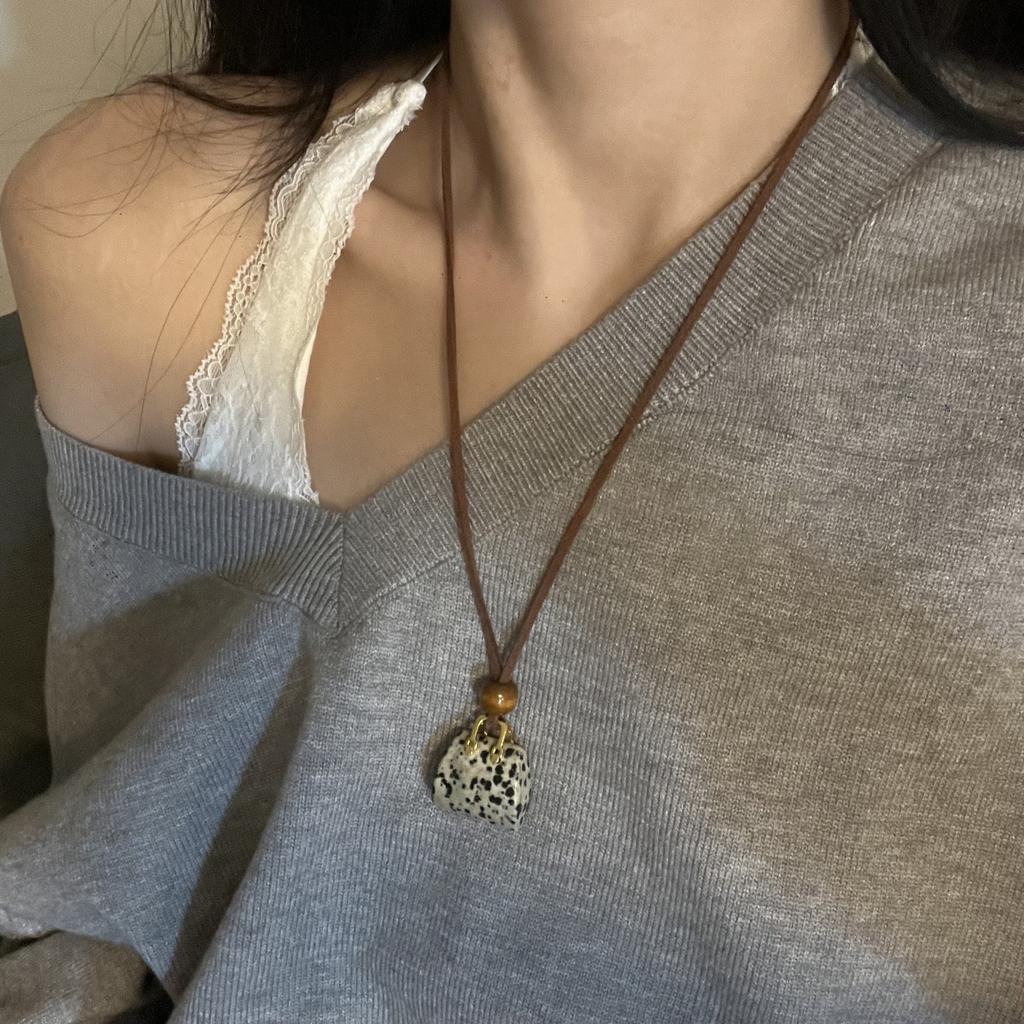 Colored artificial stone bag, wood beads, leather necklace, personalized creative design, sweater chain, Korean ins style necklace.