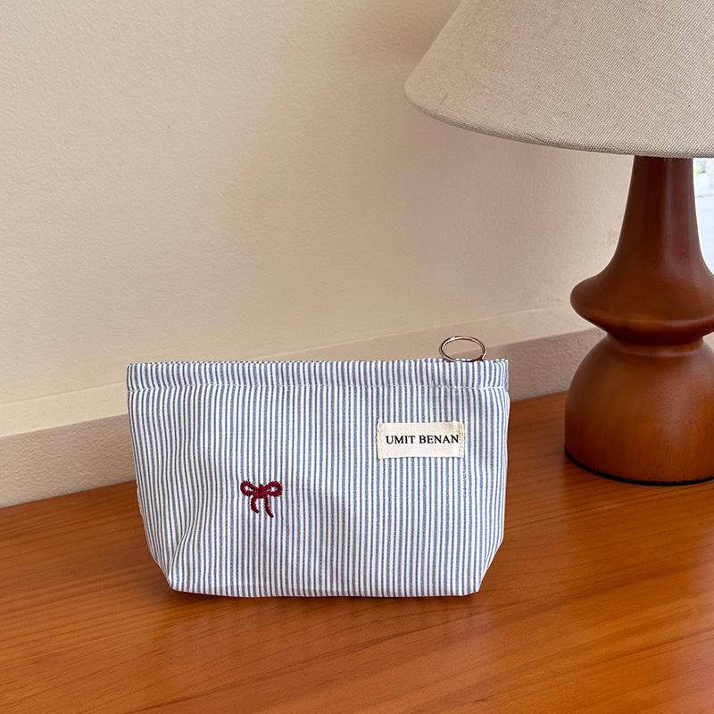 

Fresh Style Large Makeup & Skincare Travel Bag