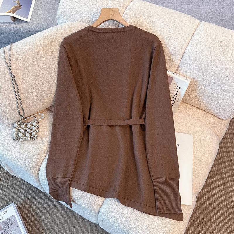 The New Large-sized Women's Clothing for Autumn and Winter Features A Fashionable and Stylish Design. Wear A Knitted Sweater Over It