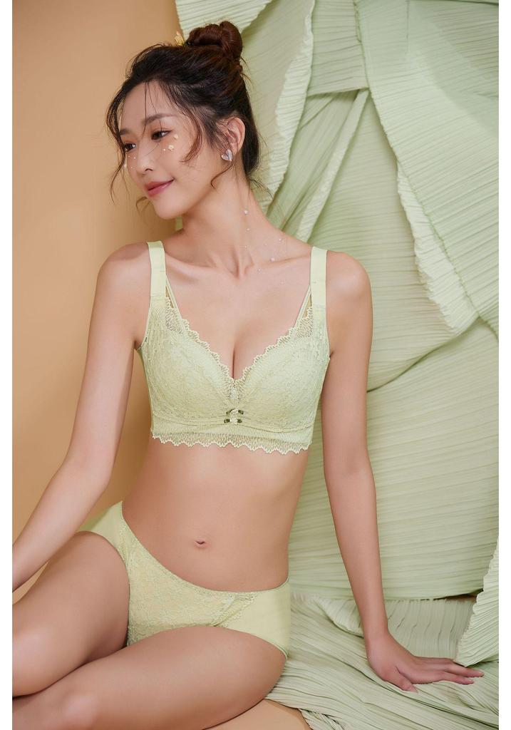 Women's Lace Minimizing Bra Set: Wireless, Thin with Sandwich Cups for Large Bust, Anti-Sagging, Gathers Side Breasts.