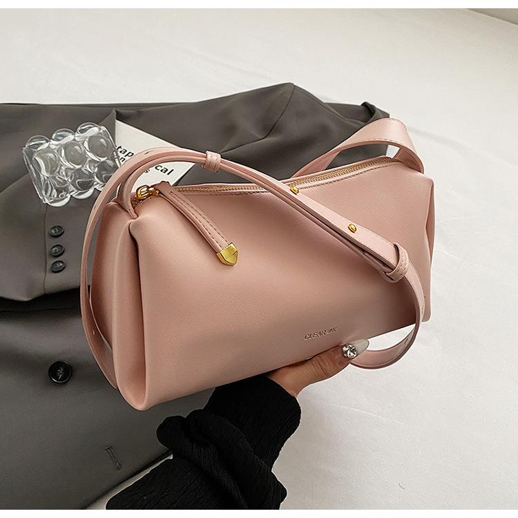 New simple Mori lightweight underarm pillow bag trendy women's bag small fresh shoulder messenger bag elegant shoulder bag