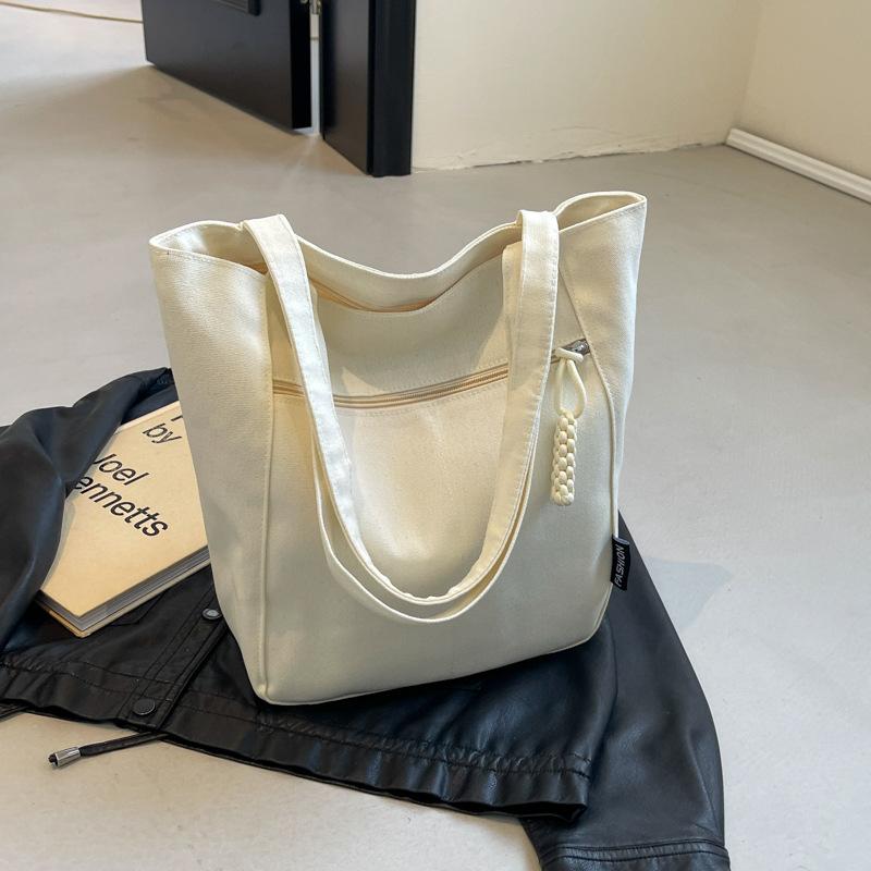 Einfarbige Freizeittasche mit großem Fassungsvermögen Frühling und Sommer Ausländischer Stil Ausgehen Make-up-Tasche Schulter Unterarm Tragetasche