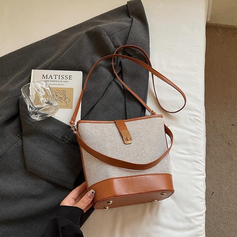 Fashion Portable Contrasting Bag Women's Summer New Textured Commuter Bag Shoulder Messenger Bag Casual Bucket Bag