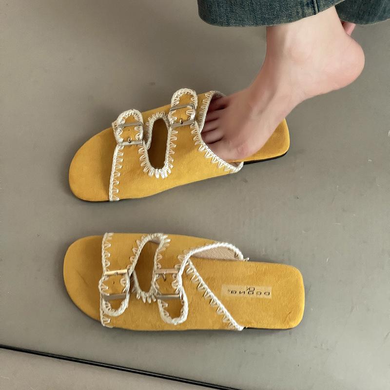Fashion versatile simple casual comfortable sandals women 2025 new summer wear non-slip one-word beach shoes