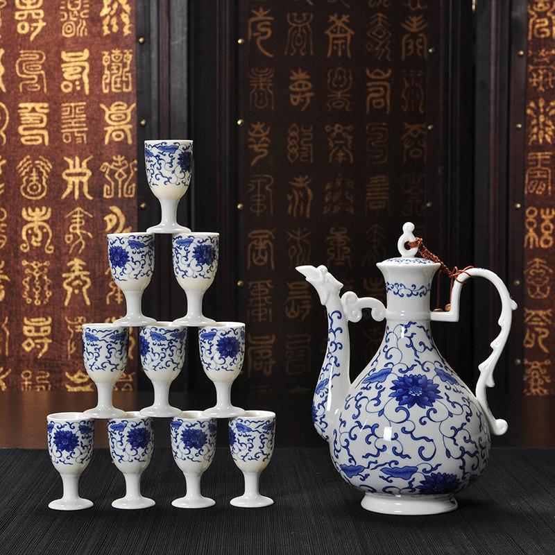 Antique Style Ceramic Wine Set: Decanter & Small Baijiu Cups