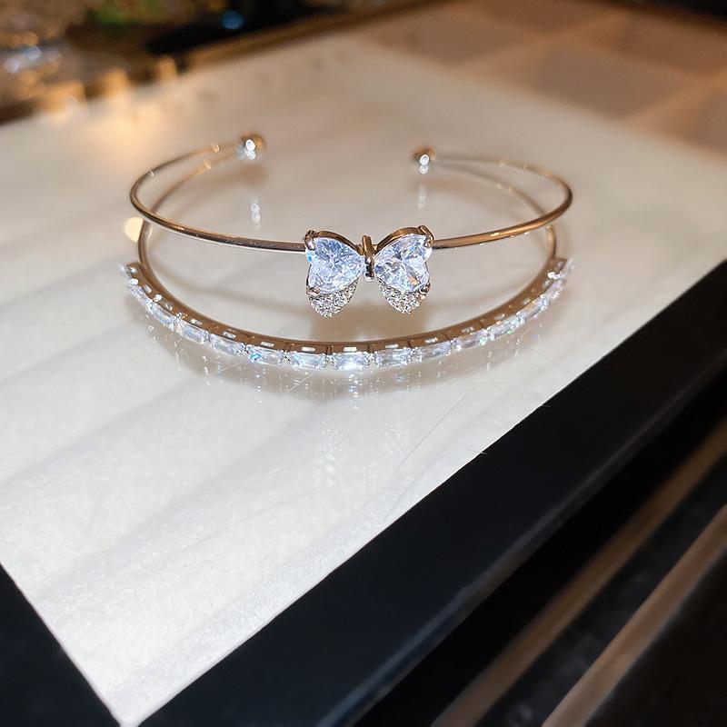 Elegant Geometric Rhinestone Zircon Buckle Bracelet: A Versatile and Luxurious Accessory for Women