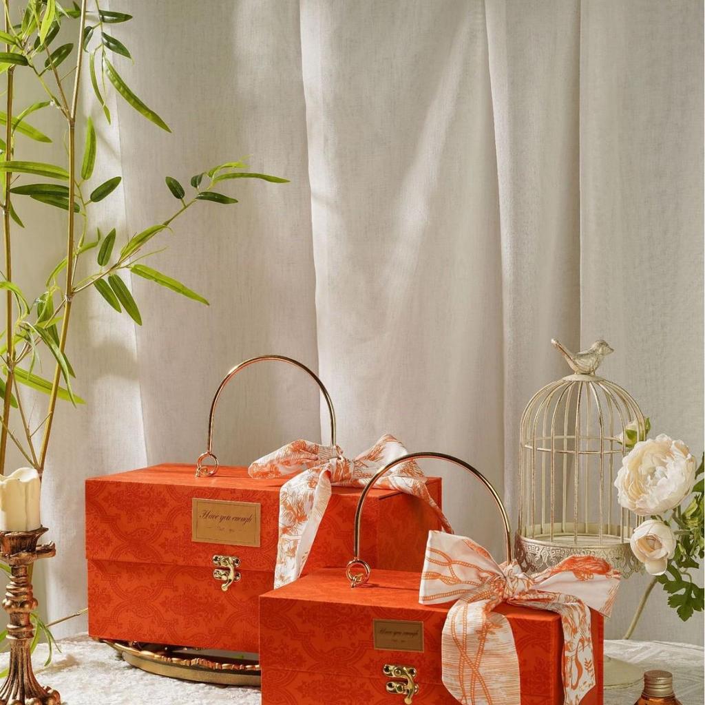 Red Wedding Favor Box with Silk Flower for Bridesmaids and Groomsmen