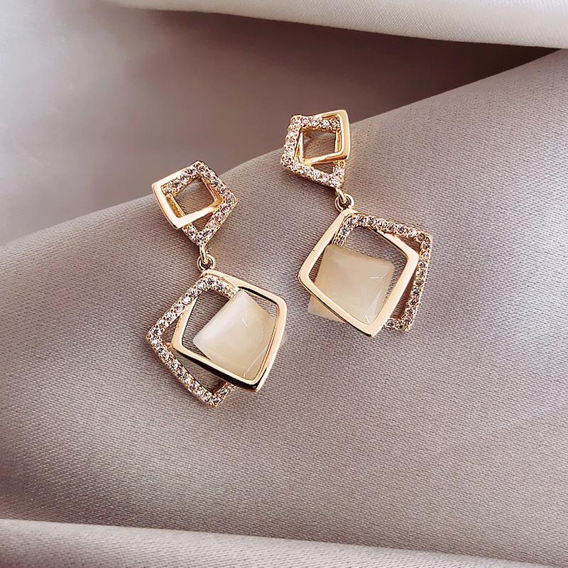 

S925 Silver Needle Geometric Earrings for Women - High-end, Elegant Ear Pendants, Ear Studs, and Exquisite Jewelry Pieces