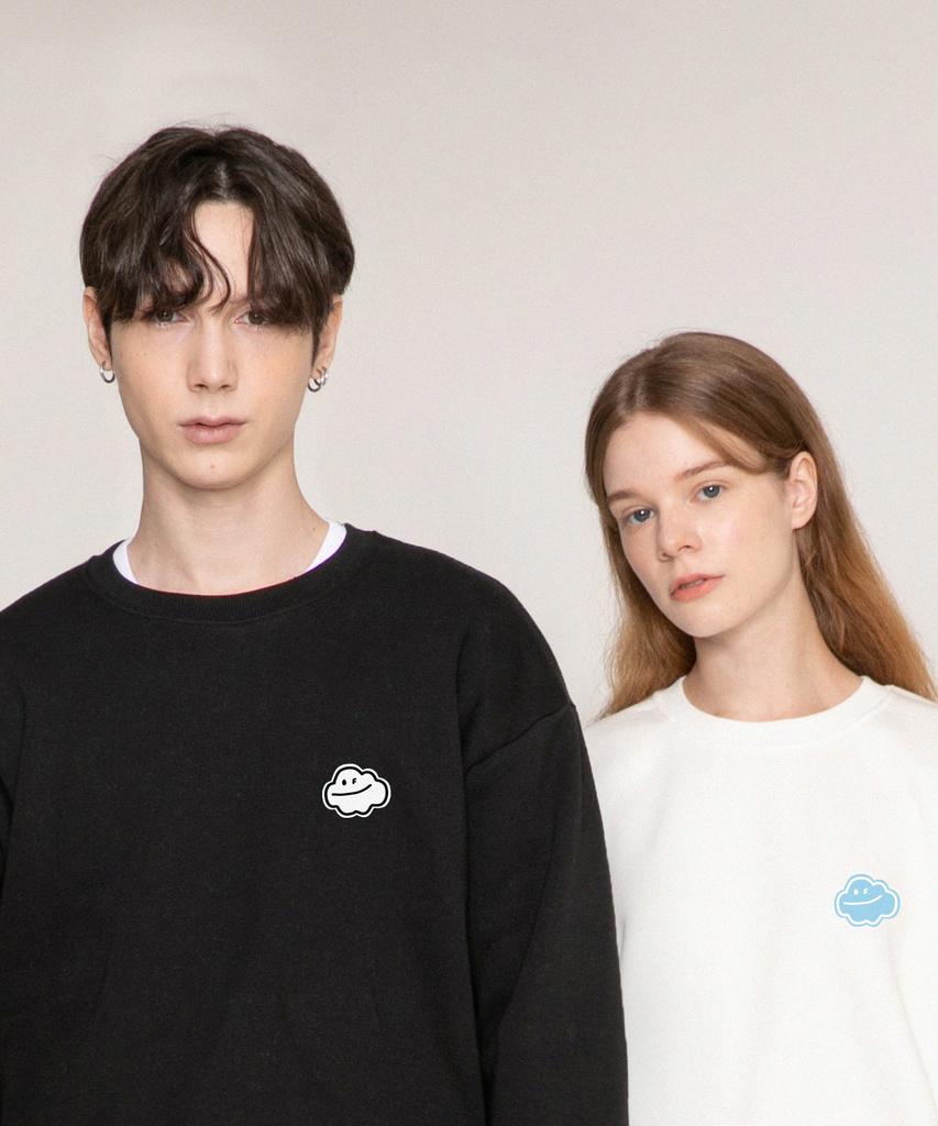 GRAVER [Unisex] Small Cloud Smile Sweatshirt_Black