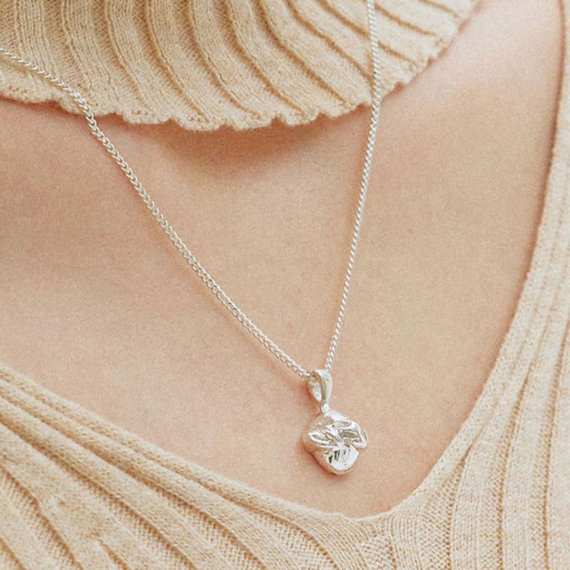 LUMIAH PLANET SHELL LINE NECKLACE