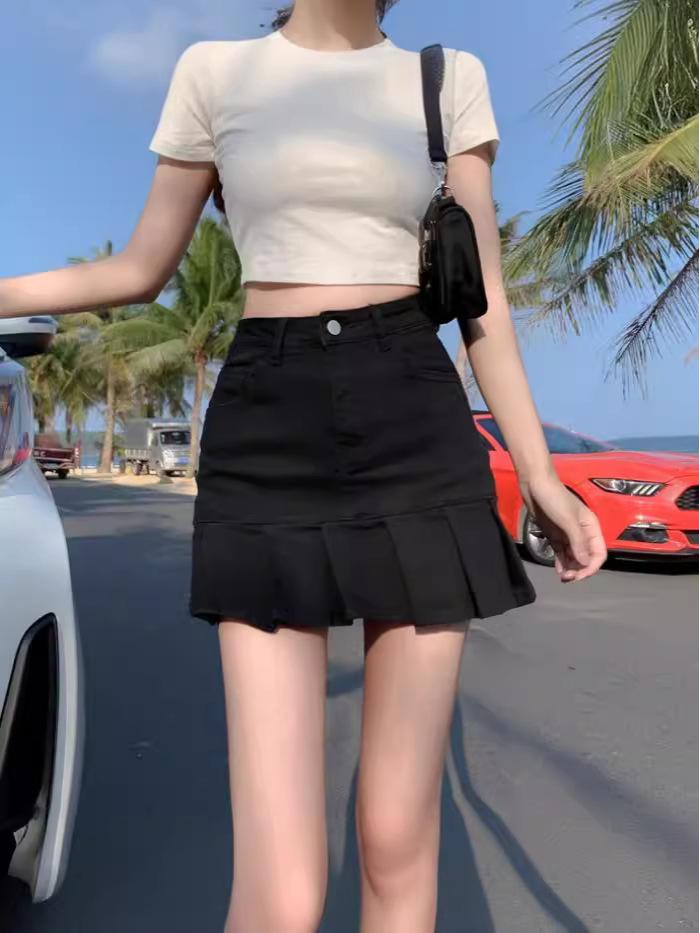 Plus Size Black High-Waist Fishtail Skirt - Summer 2024 Slim Fit, Pleated Short Korean Style for Women
