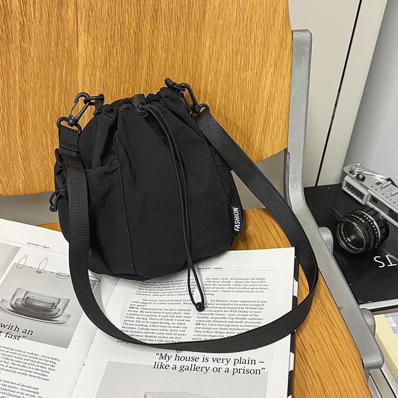 Popular small bags women's autumn and winter new niche drawstring messenger bag bucket bag