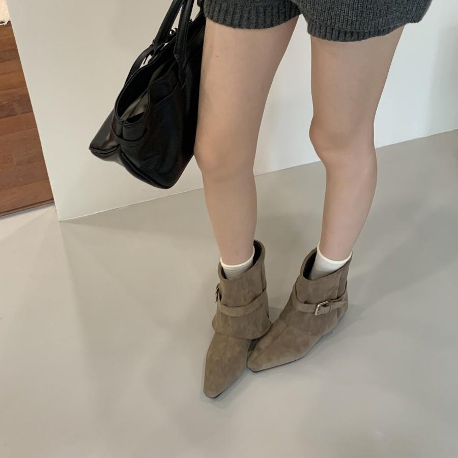 Sudingjia Korean version of pointed suede belt buckle fashion boots for women's 2025 new thin inner height-increasing sleeve fashion boots