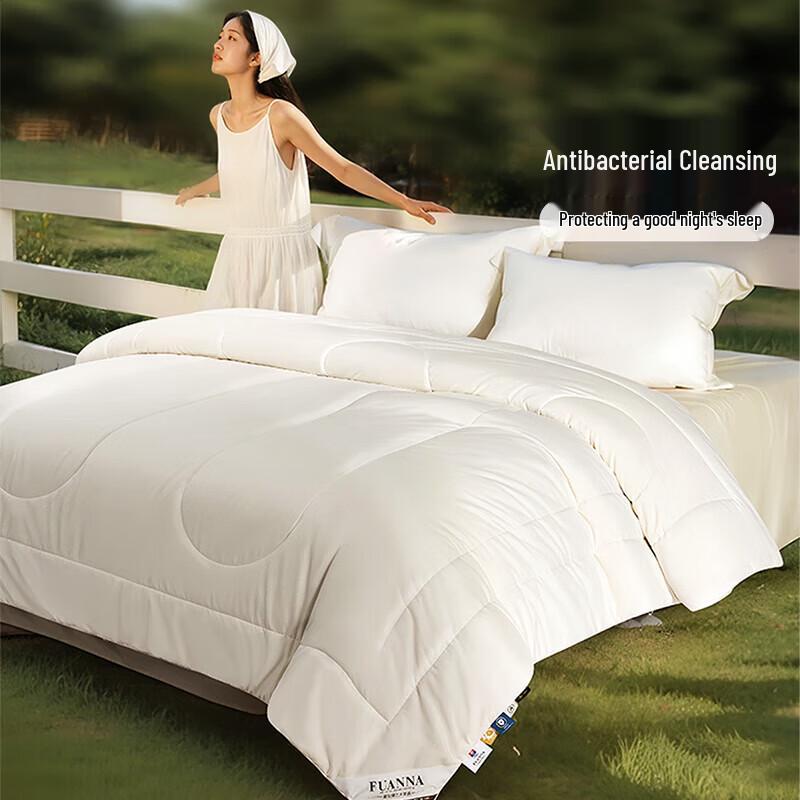 FUANNA 60% Soy Fiber Washable All-Season Quilt