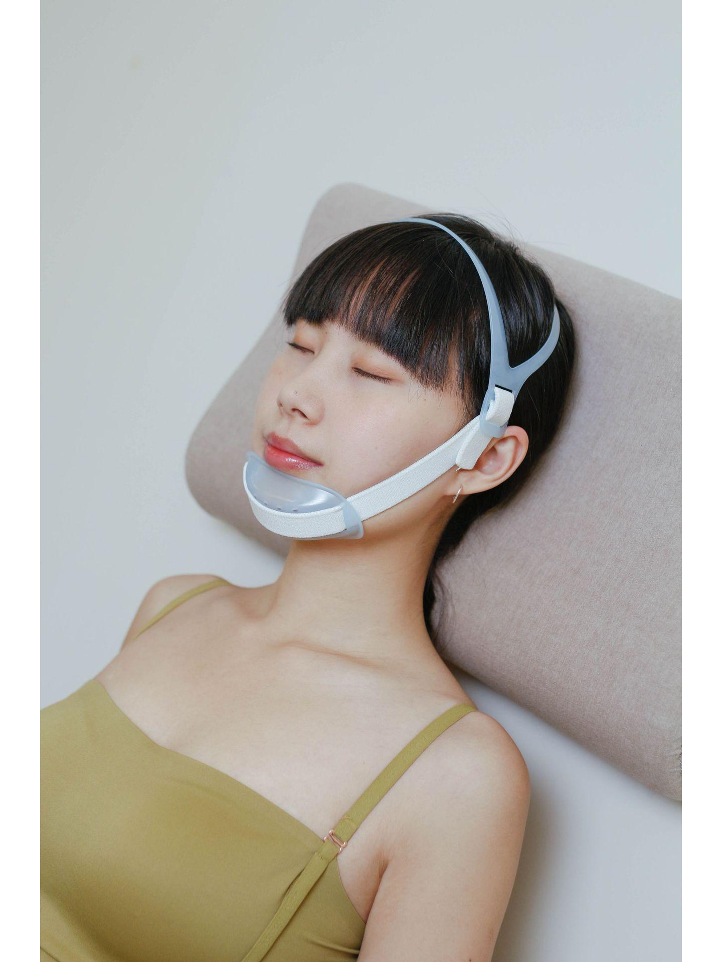 

Решение от храпа: Корректор ротового дыхания и пояс против храпа